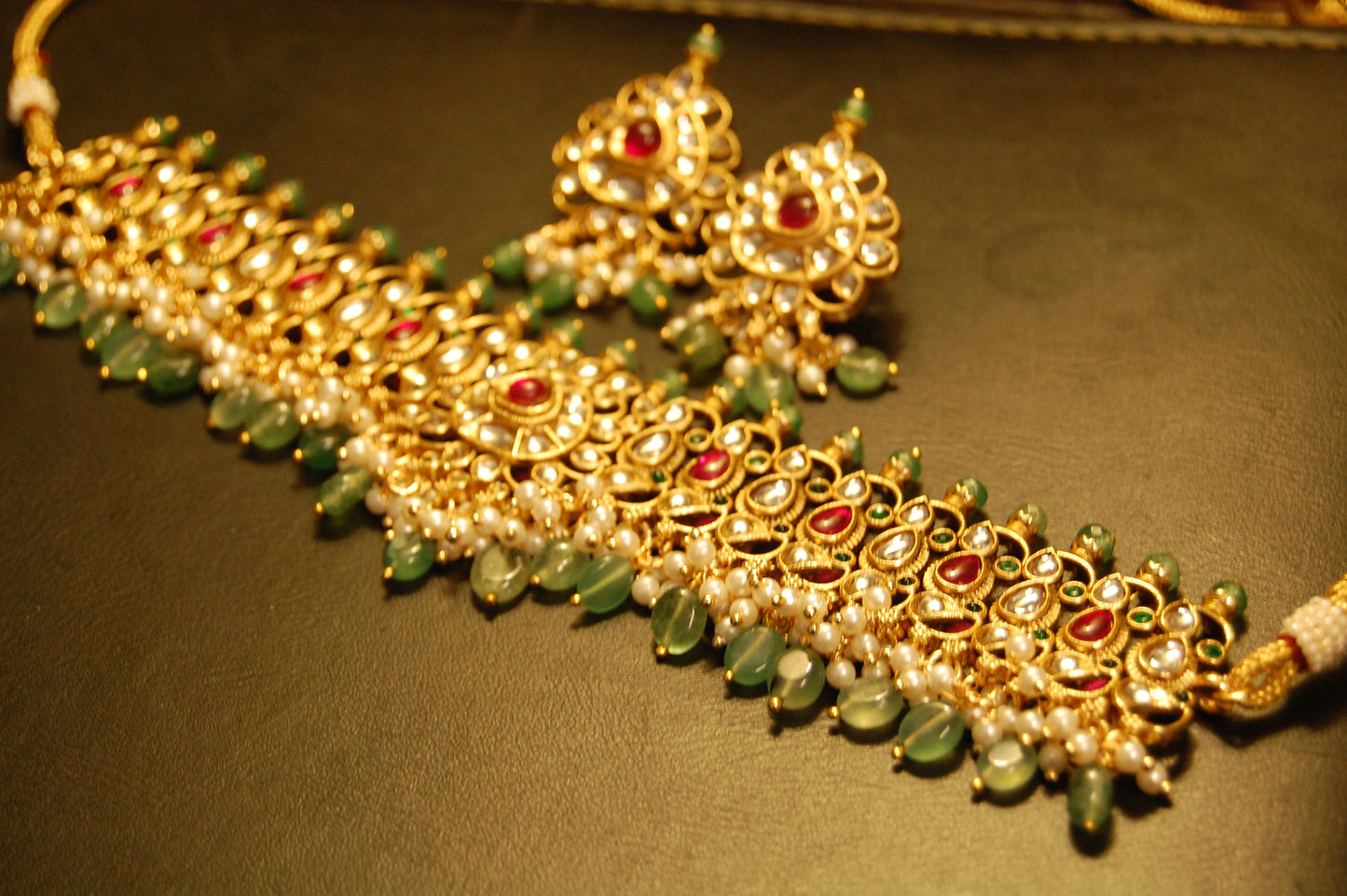 GORGEOUS INDIAN KUNDAN & MULTI STONE CHOKER SET
