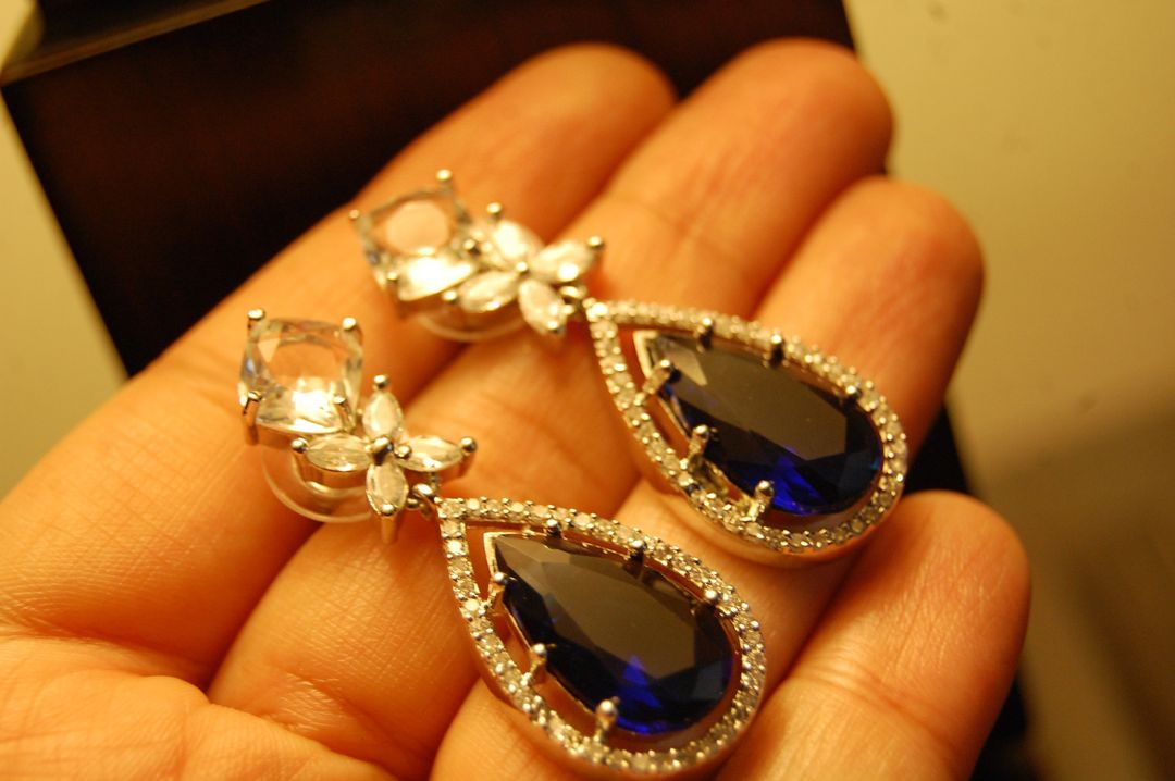 INDIAN AMERICAN DIAMOND EARRINGS IN SAPPHIRE BLUE
