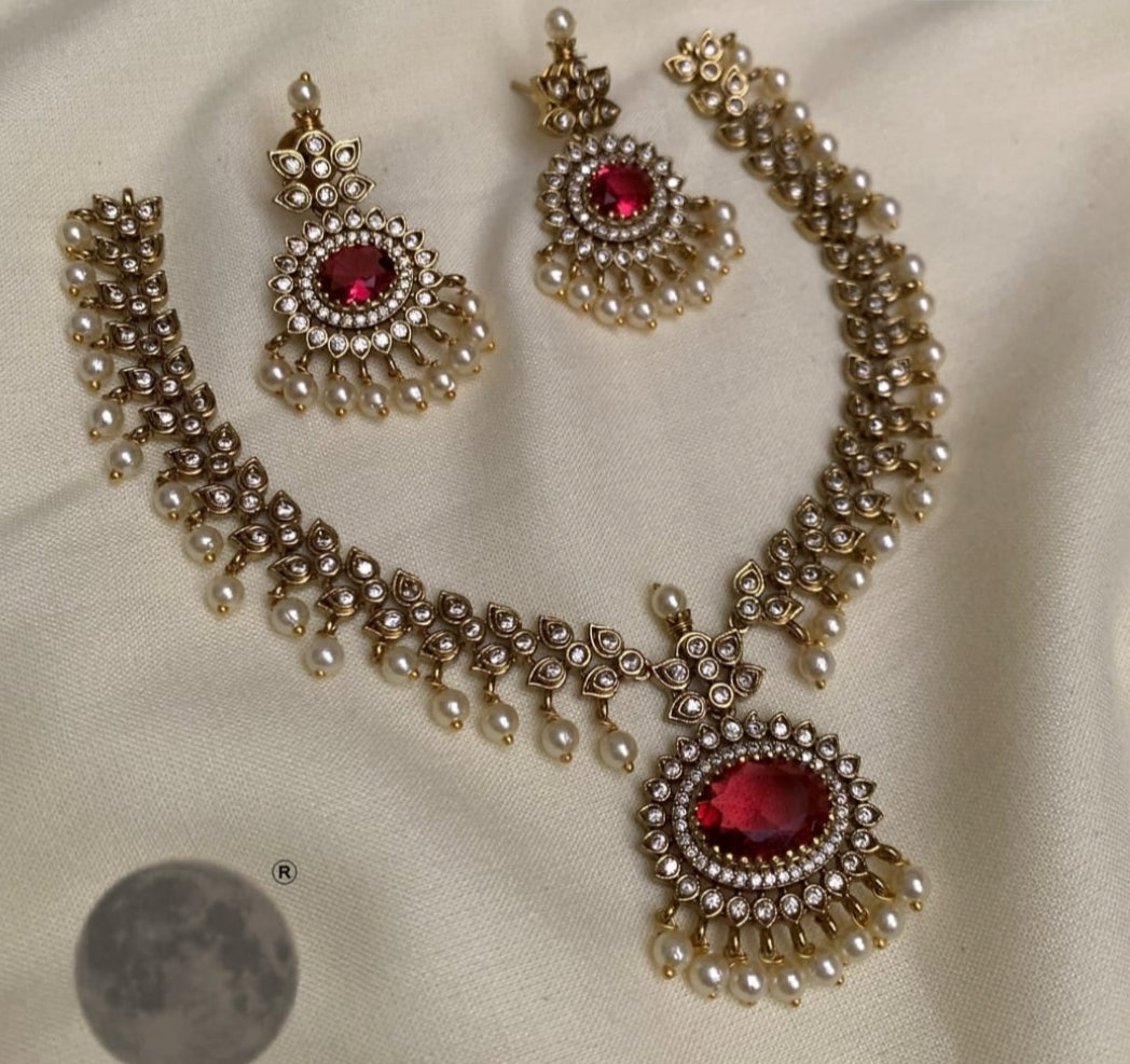 SOUTH INDIAN NECKLACE SET IN RED