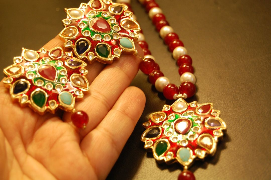 MULTI STONED PENDENT SET