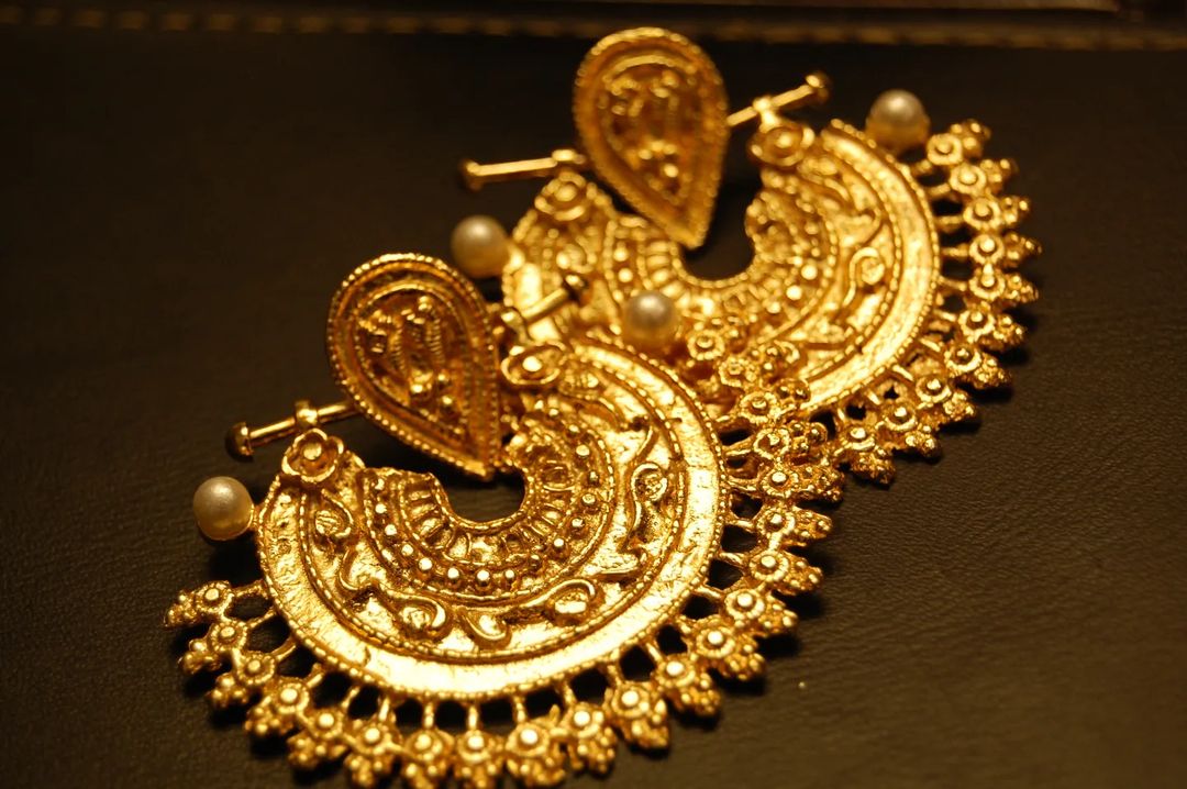 EGYPTIAN INSPIRED EARRINGS WITH PEARL