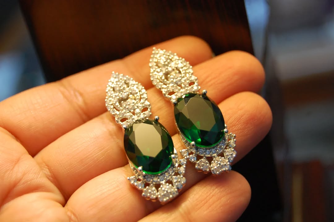GREEN ZIRCON EARRINGS