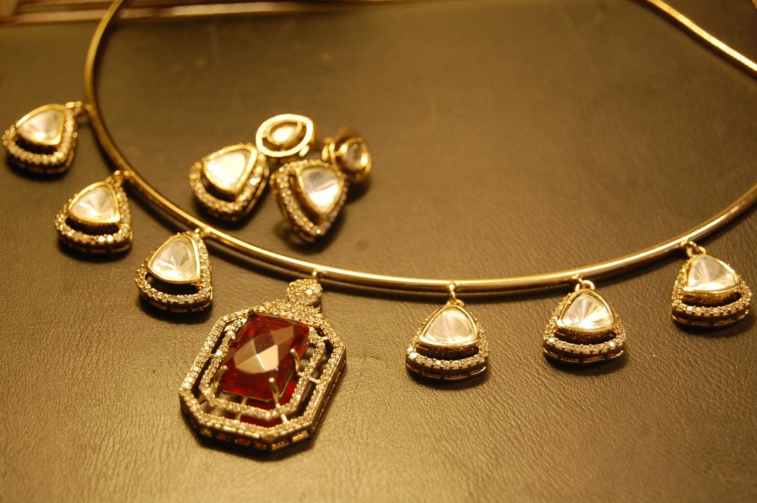 HASLI IN RED & POLKI SET