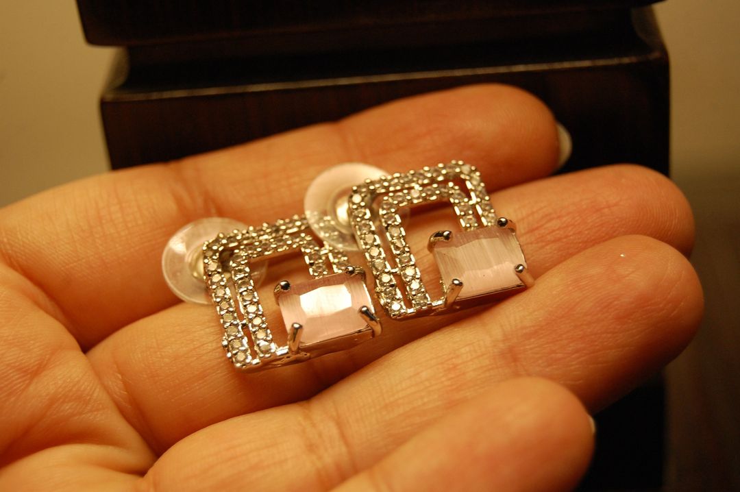 ZIRCON EARRINGS IN PINK