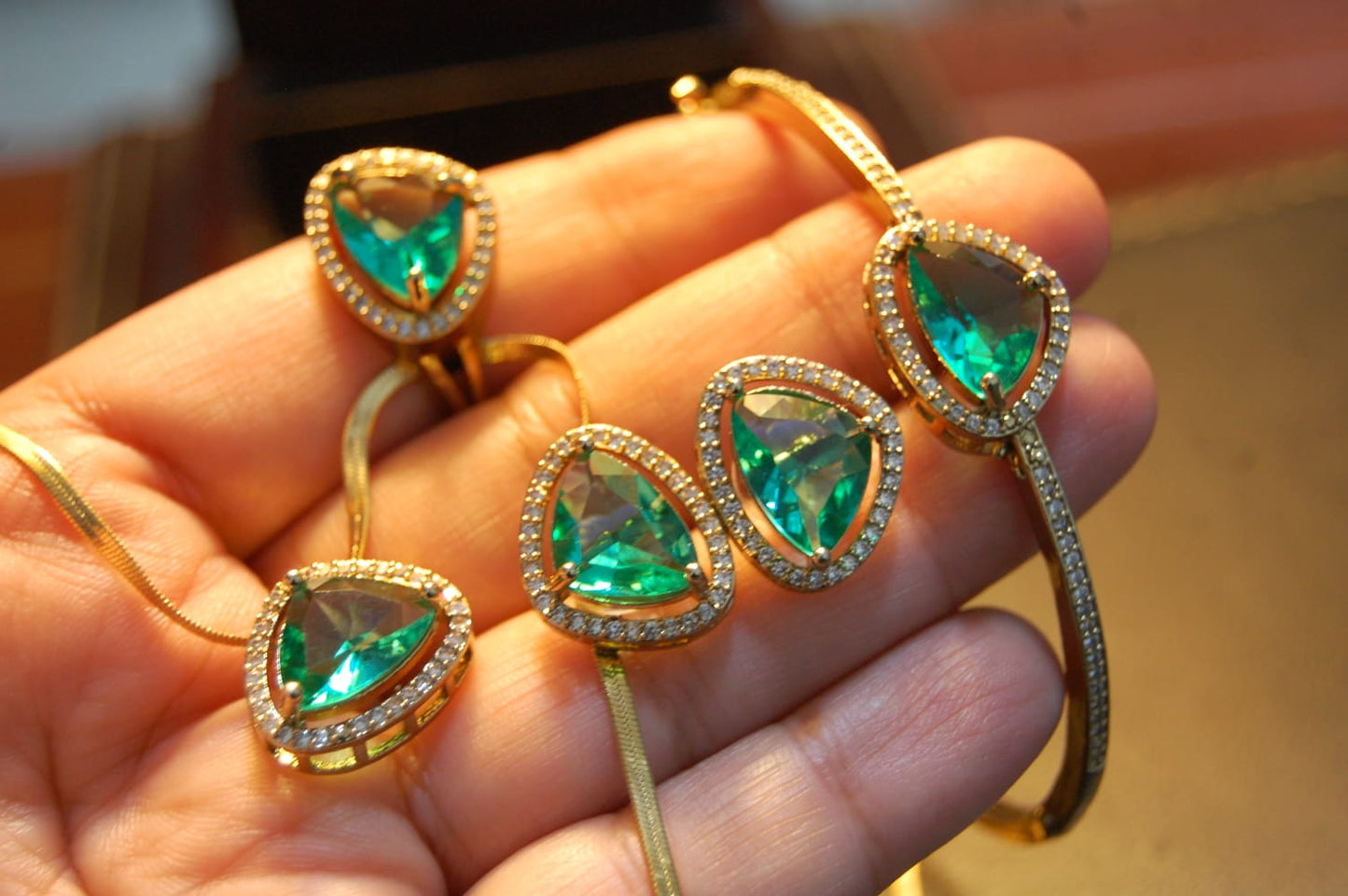 PENDENT SET IN SEA GREEN