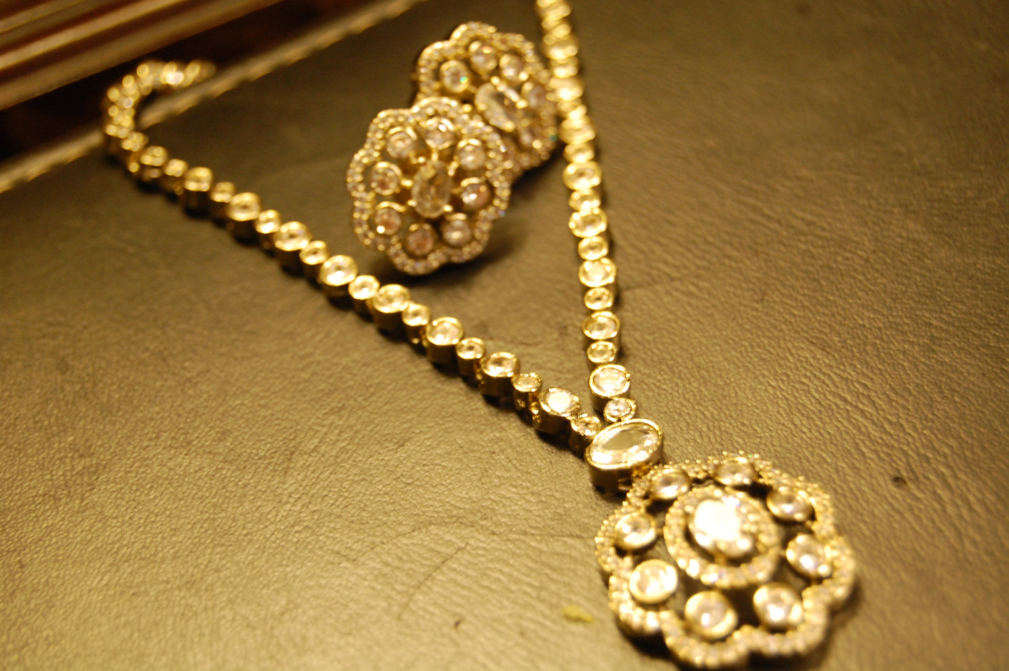 DELICATE ZIRCON NECKLACE SET