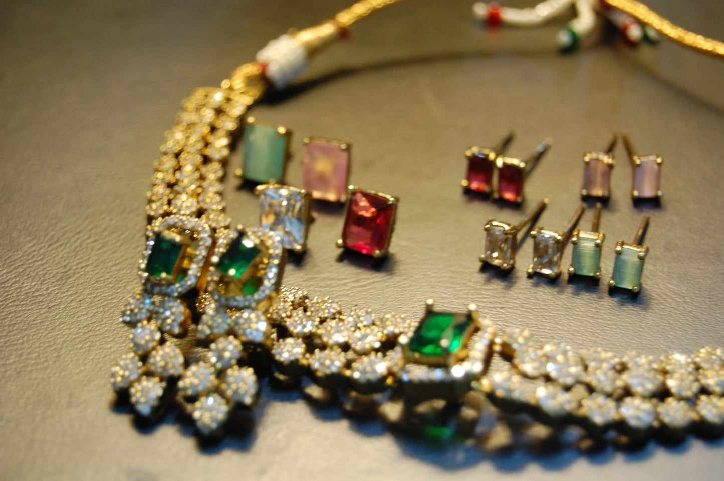 CHANGEABLE EARRINGS & NECKLACE SET
