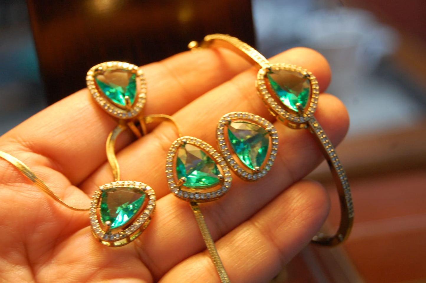 PENDENT SET IN SEA GREEN