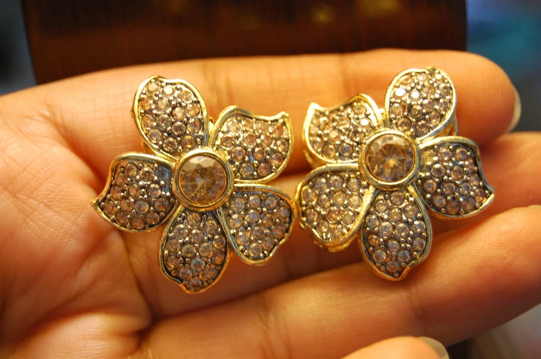 FLORAL CHAMPAGNE EARRINGS
