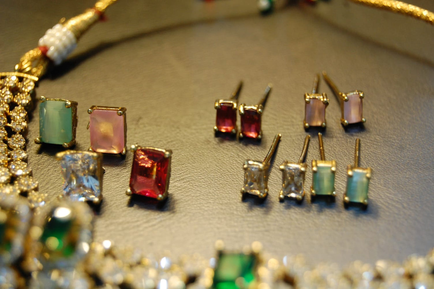 CHANGEABLE EARRINGS & NECKLACE SET