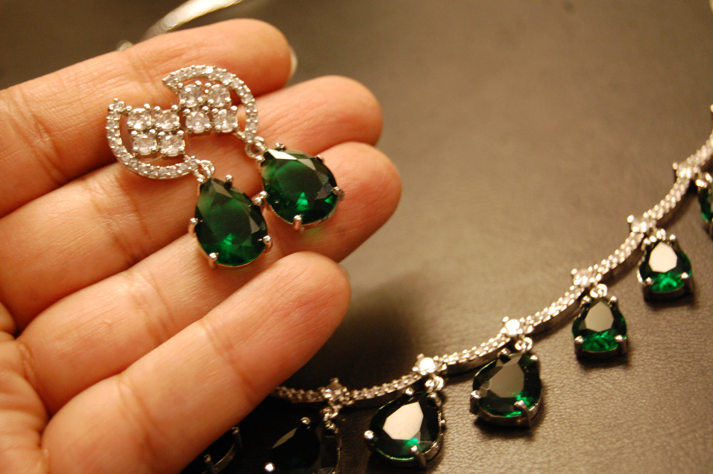 ELEGANT AMERICAN DIAMOND SET WITH EMERALD GREEN