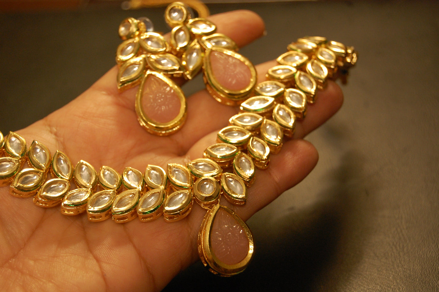 ELEGANT KUNDAN SET