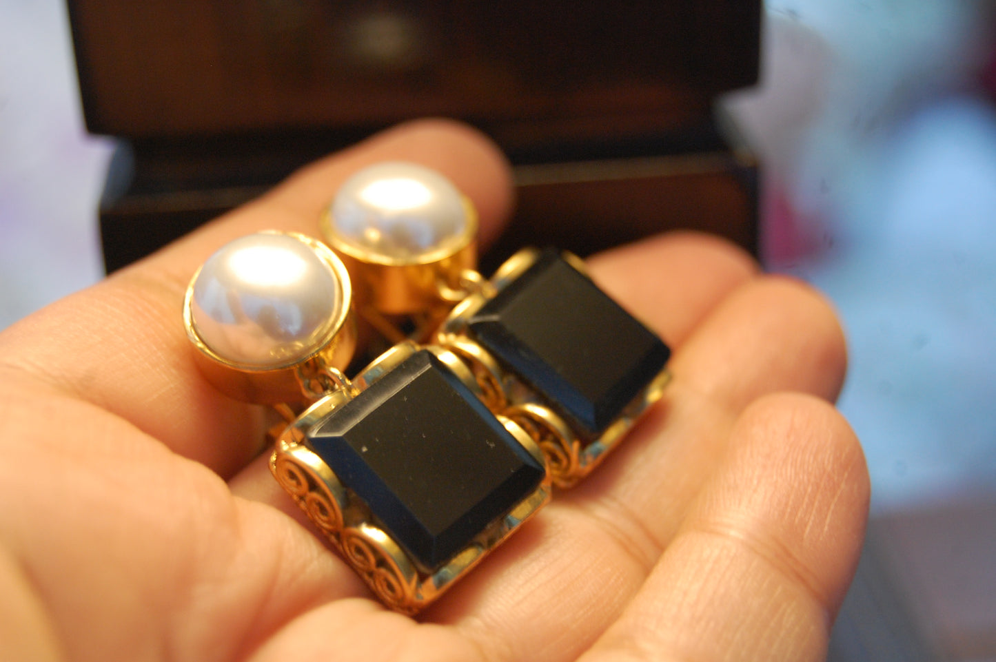BLACK PEARL EARRINGS
