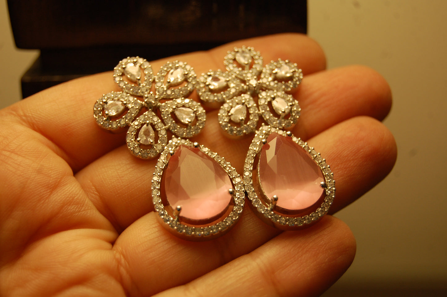 ZIRCON FLORAL EARRINGS IN PINK