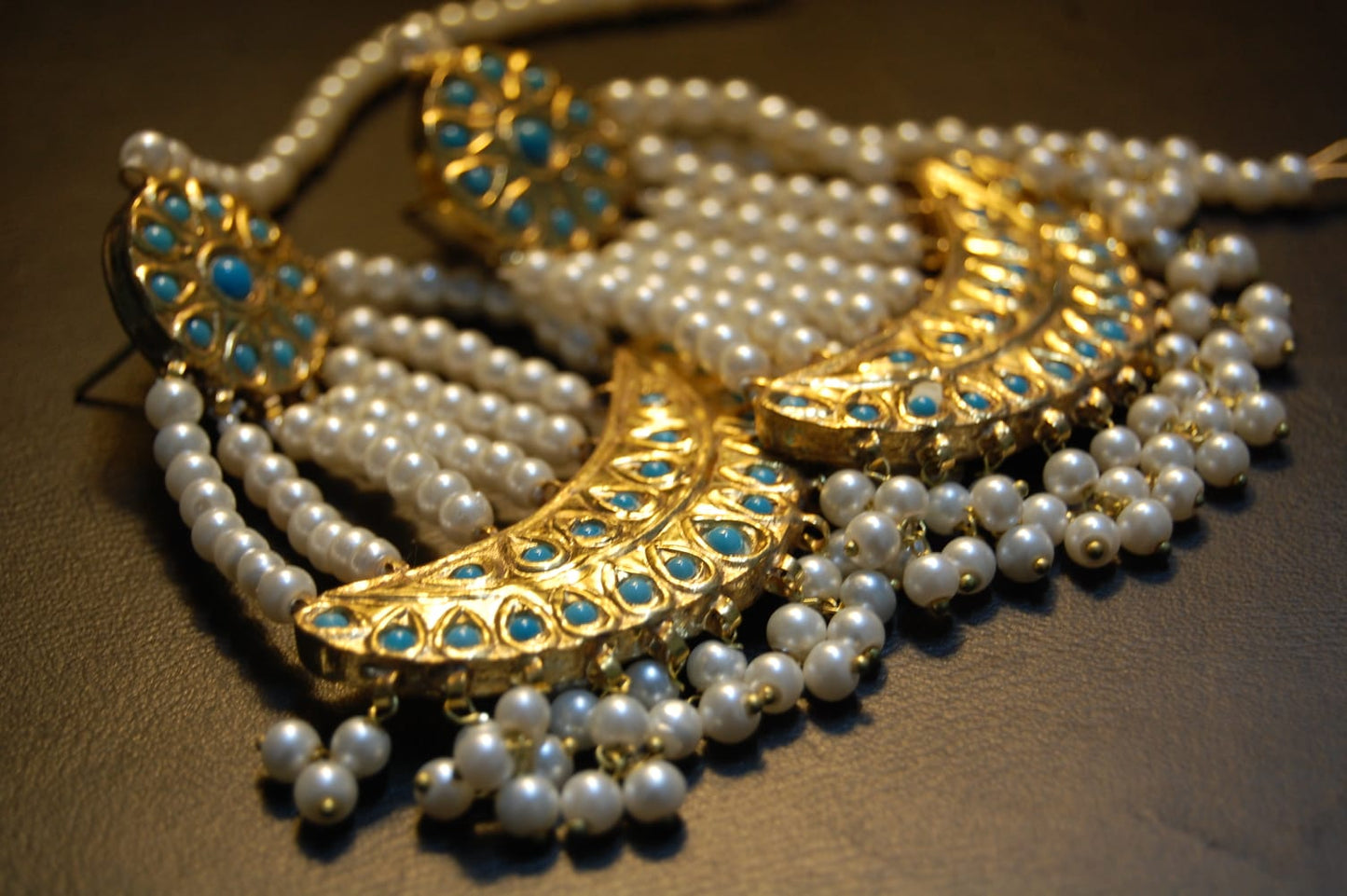JHOOMAR STYLE EARRINGS IN PEARLS & FEROZA