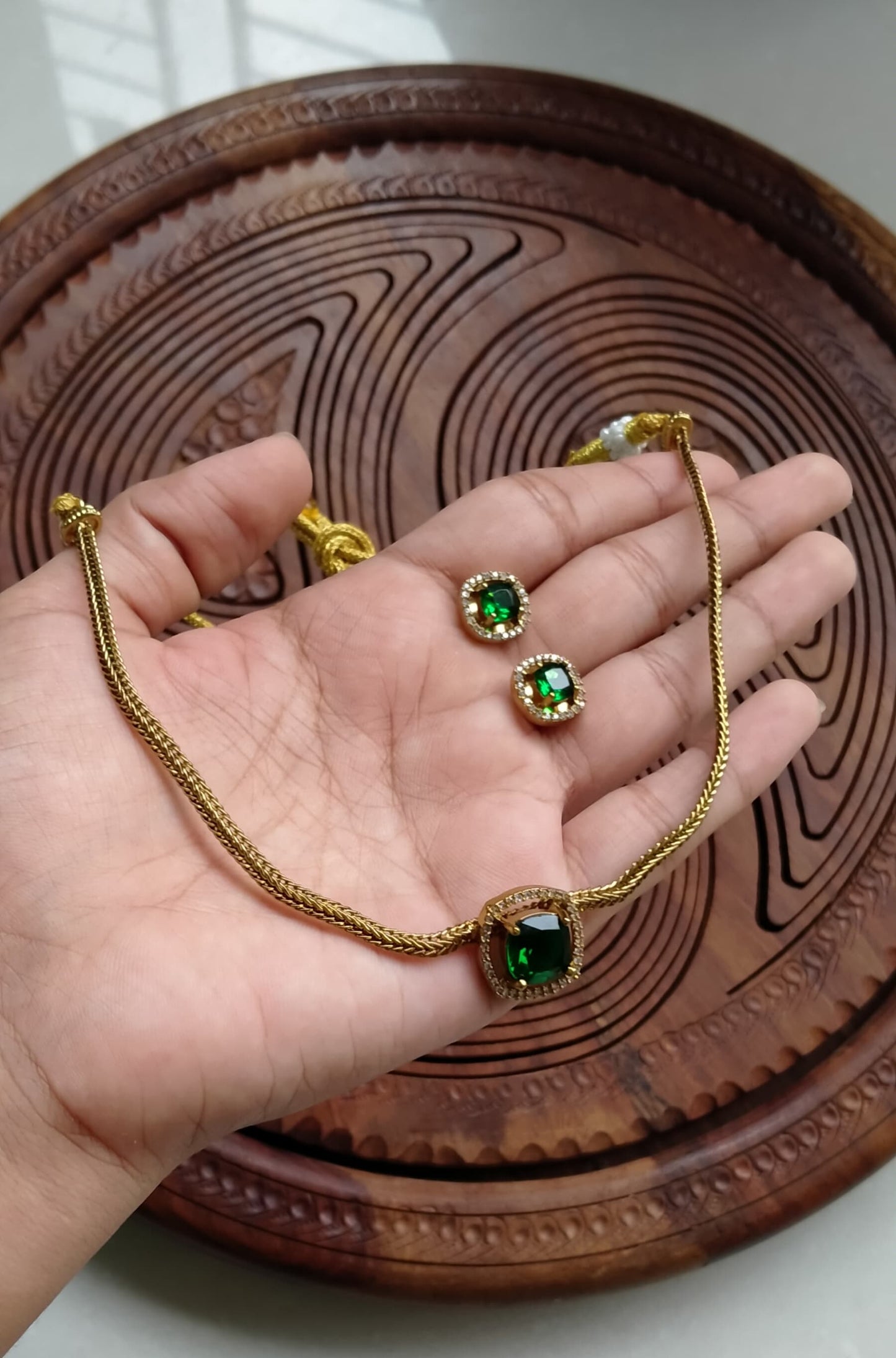 DELICATE EMERALD GREEN & ZIRCON NECKLACE SET
