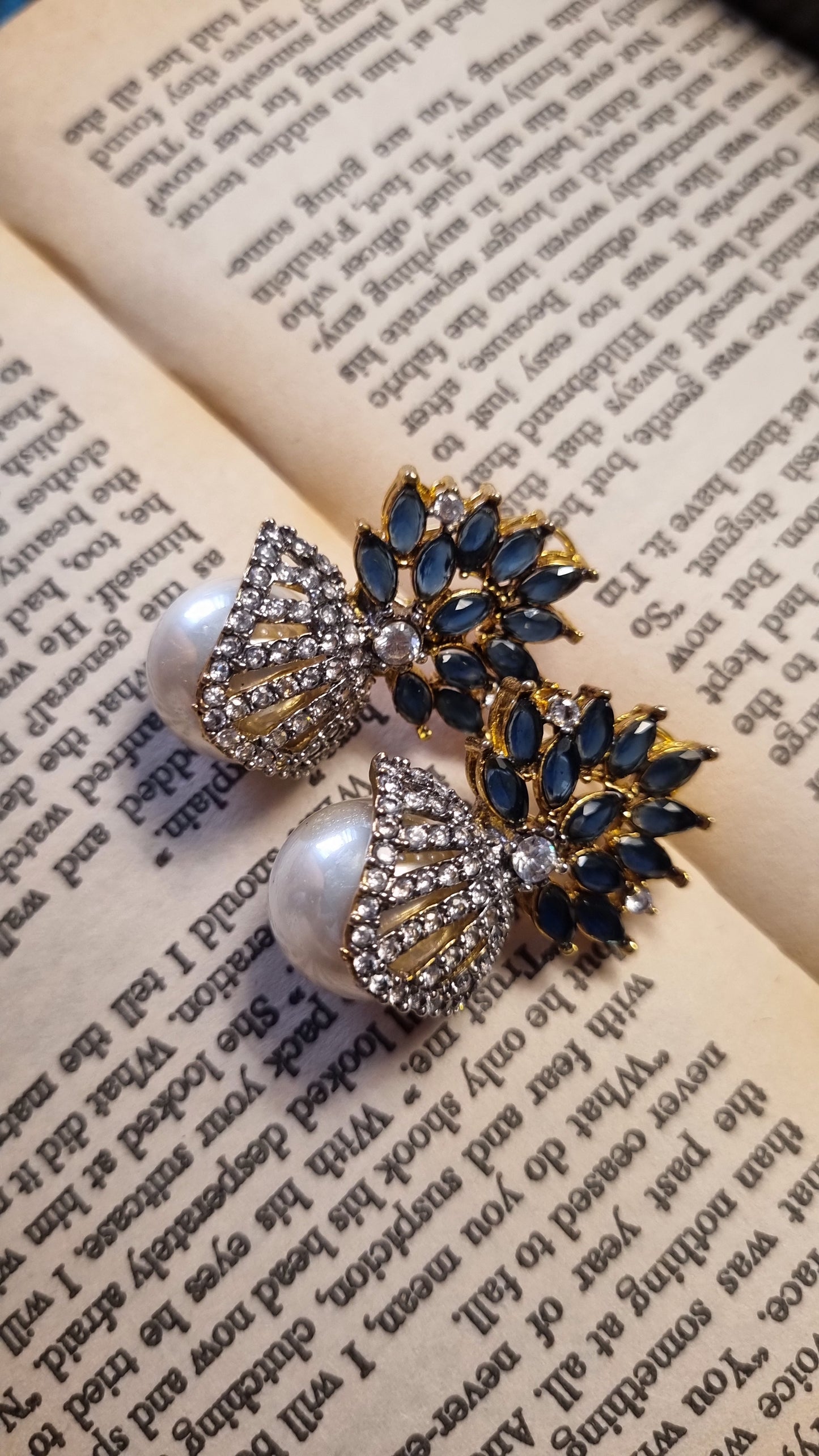 BLUE & PEARLS EARRINGS