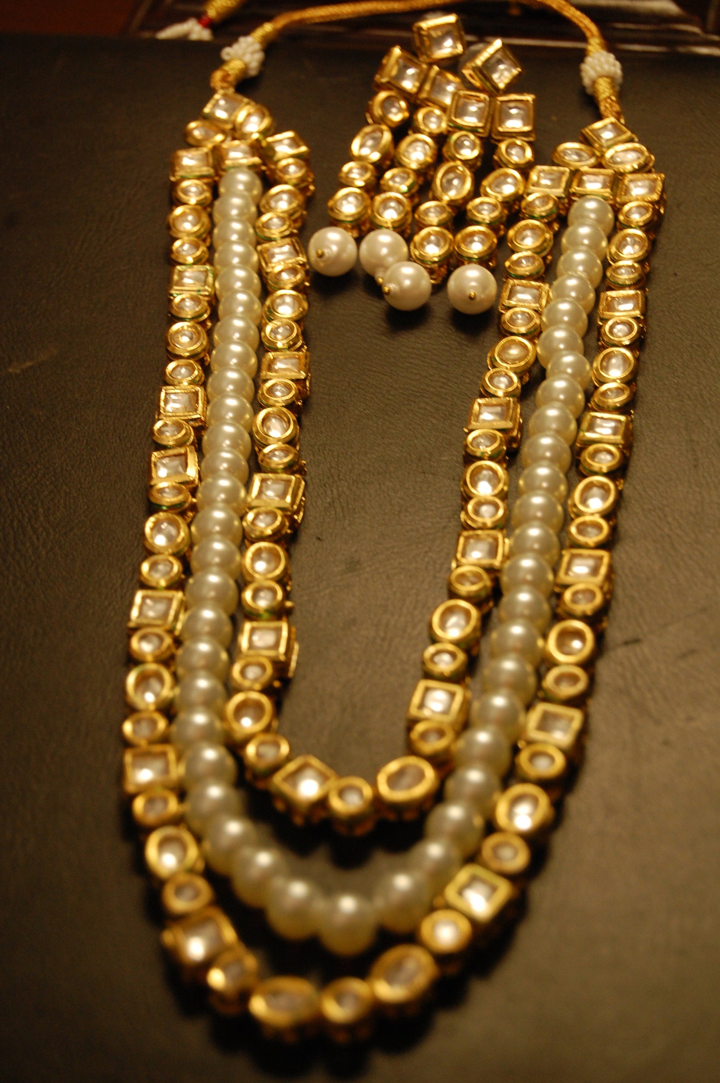 KUNDAN & PEARLS MALA SET