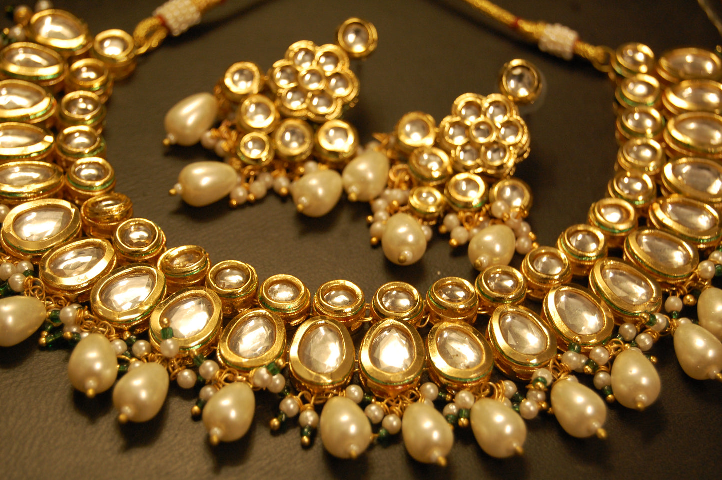 ELEGANT KUNDAN & PEARL SET