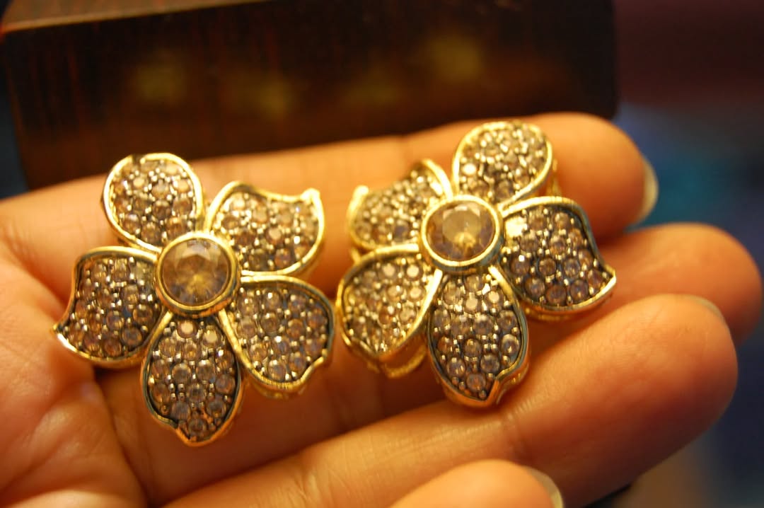 FLORAL CHAMPAGNE EARRINGS