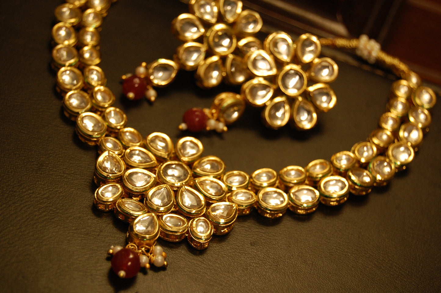 ELEGANT KUNDAN & RED SET