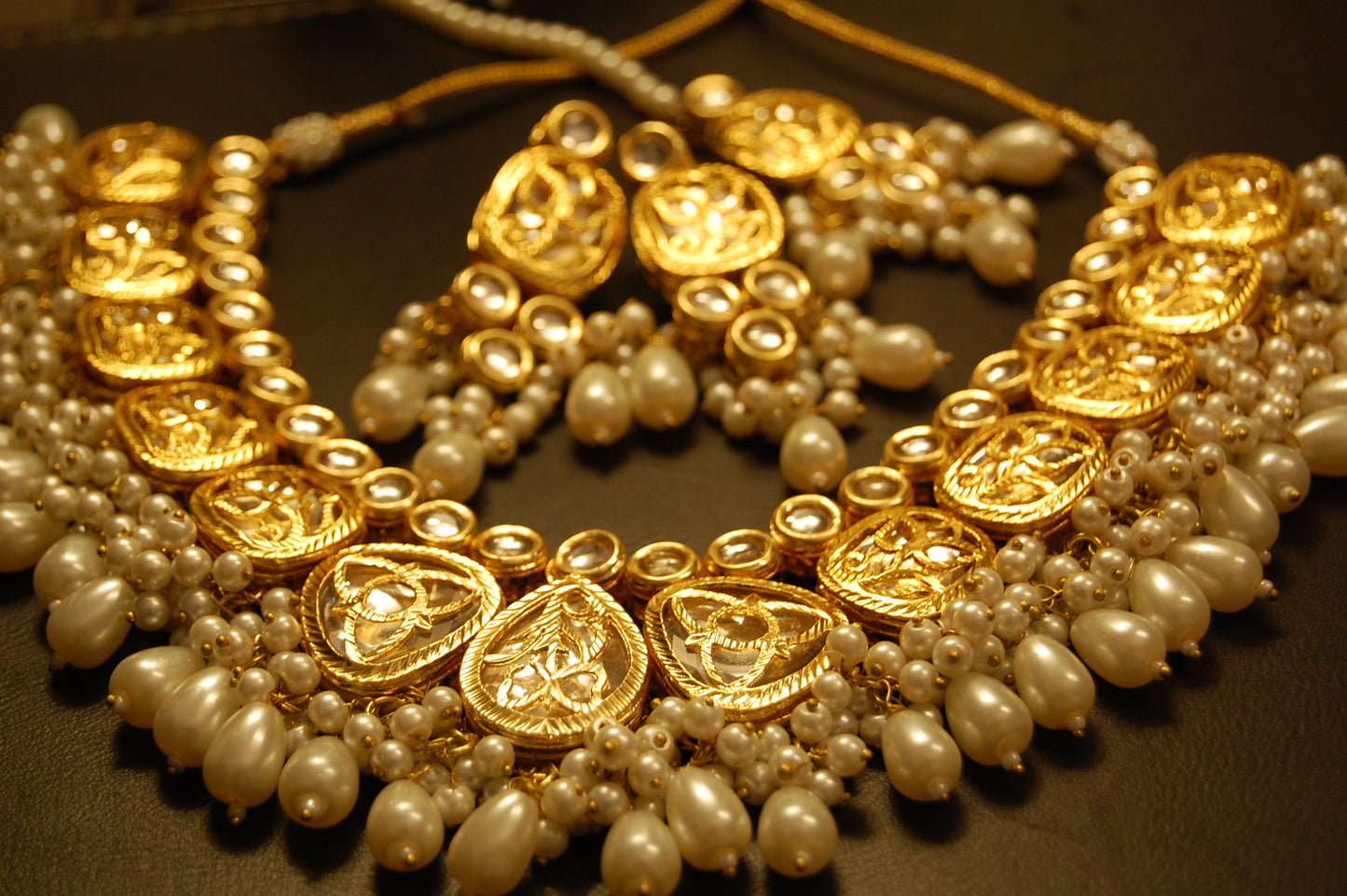 KUNDAN GULUBAND SET WITH PEARLS
