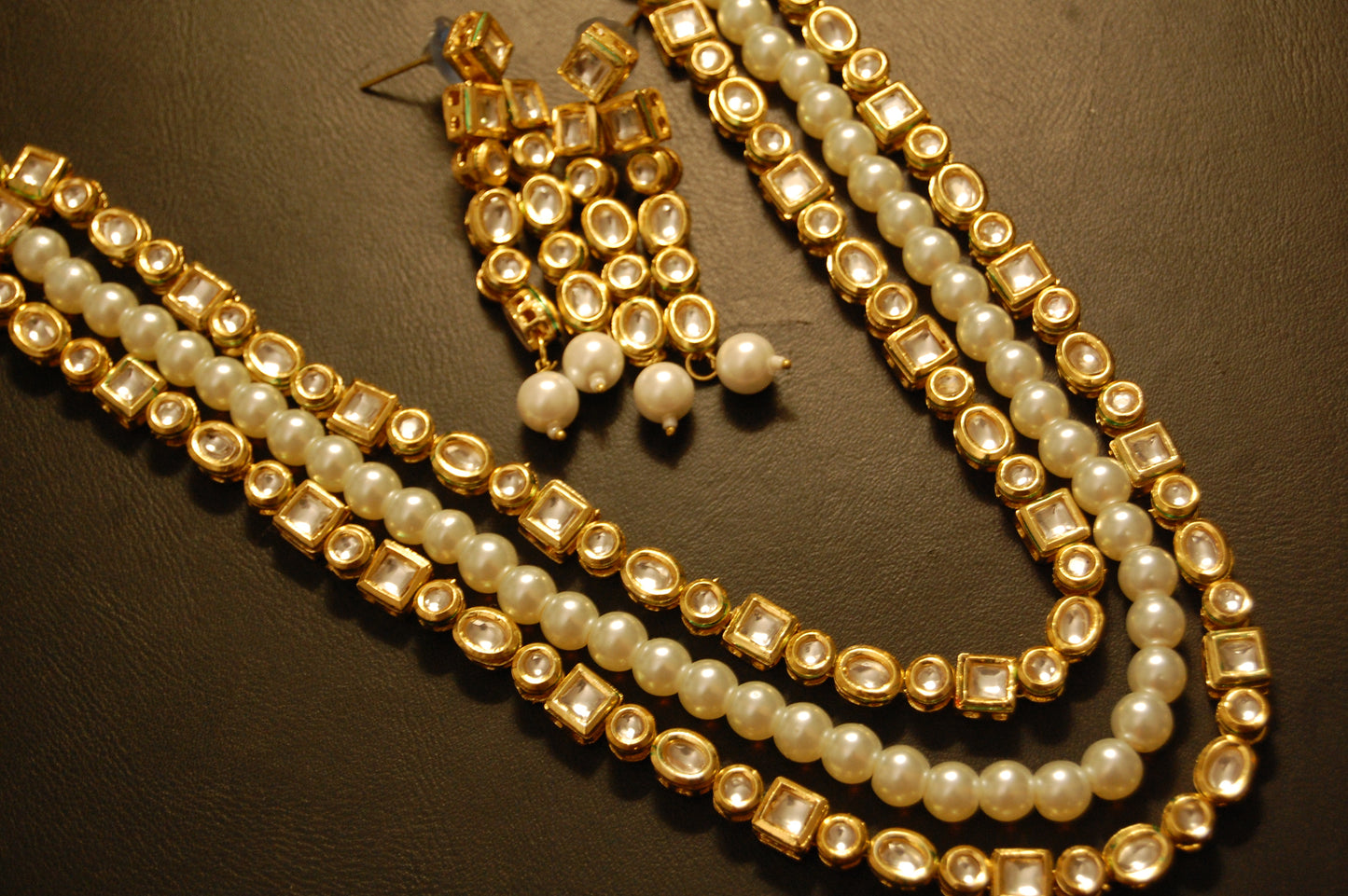 KUNDAN & PEARLS MALA SET