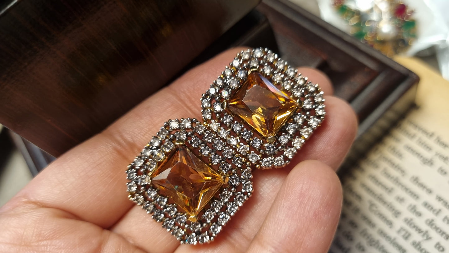 CHAMPAGNE SQUARE EARRINGS