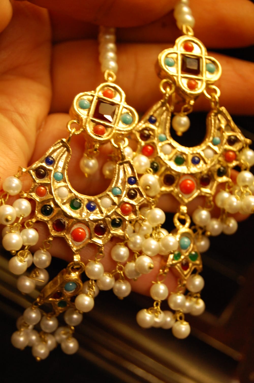NAURATAN EARRINGS WITH PEARLS