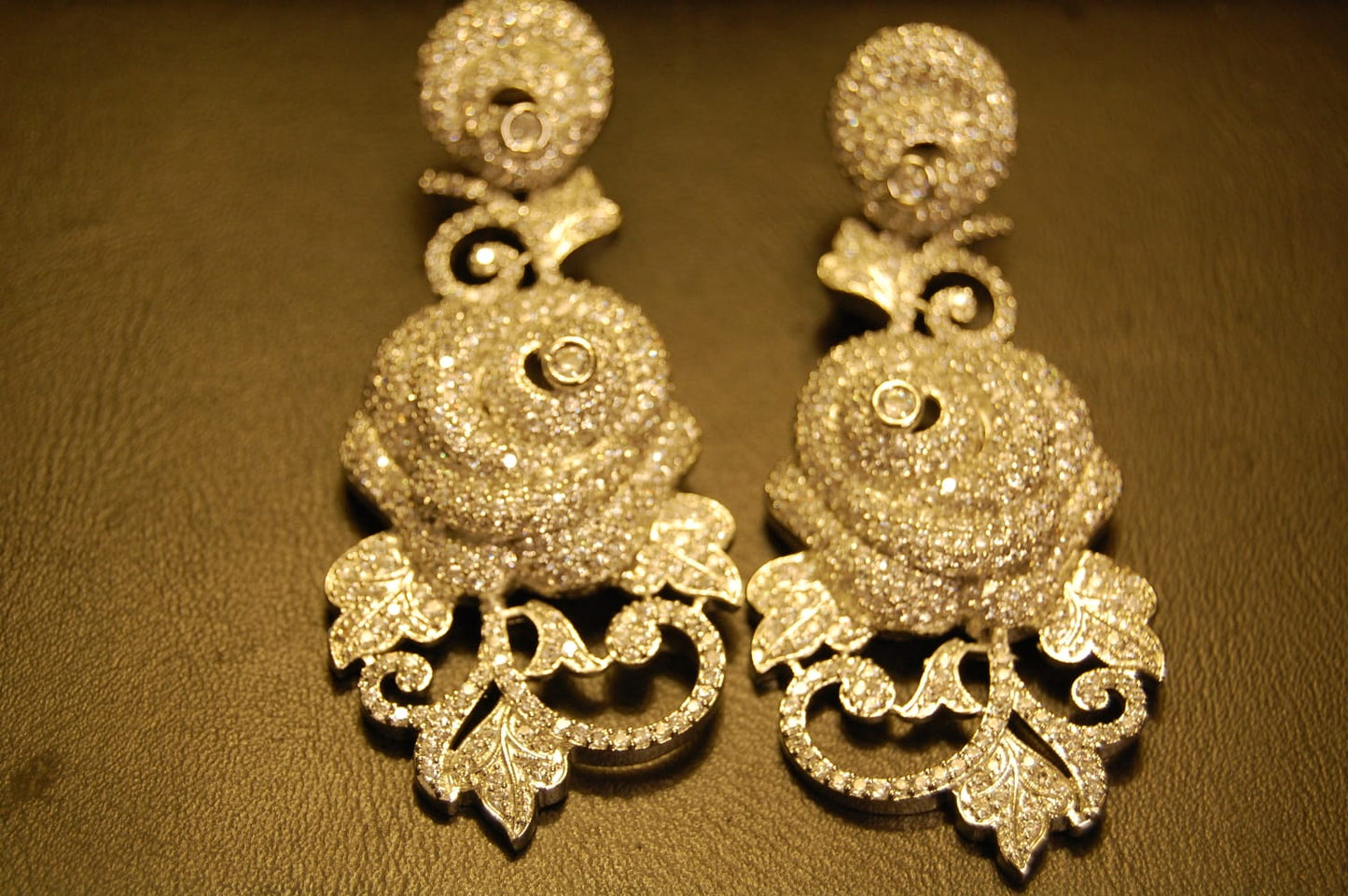 ELEGANT ZIRCON & EARRINGS