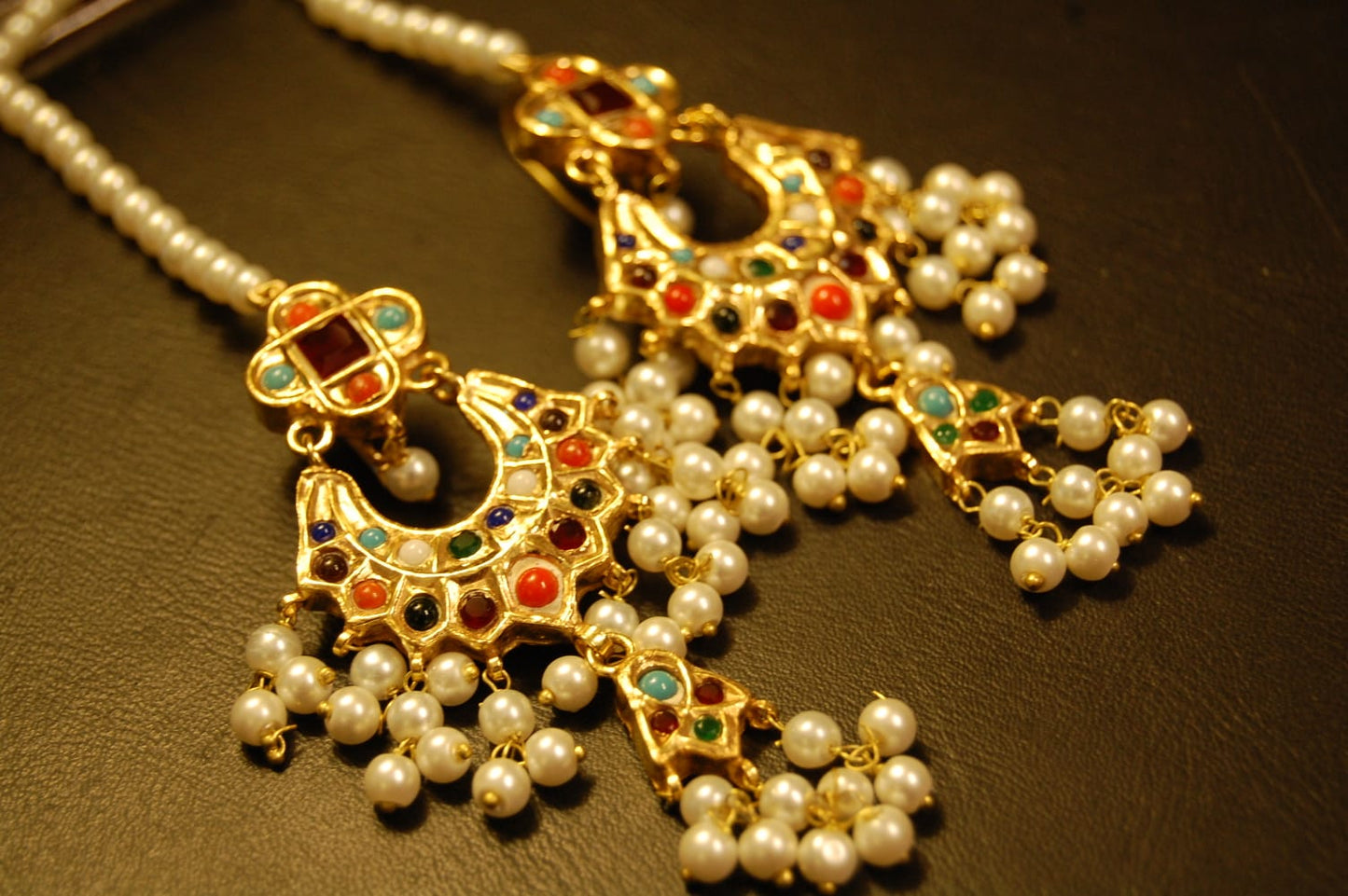 NAURATAN EARRINGS WITH PEARLS