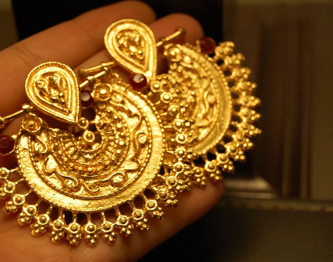 EGYPTIAN INSPIRED EARRINGS WITH RED