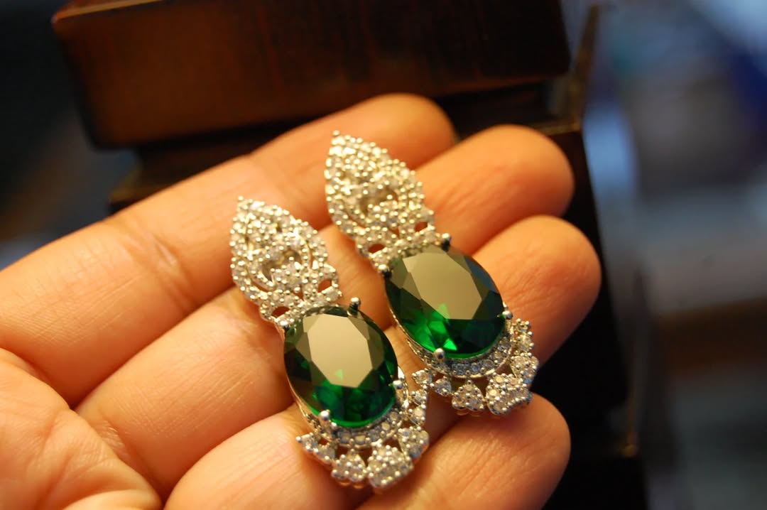 GREEN ZIRCON EARRINGS