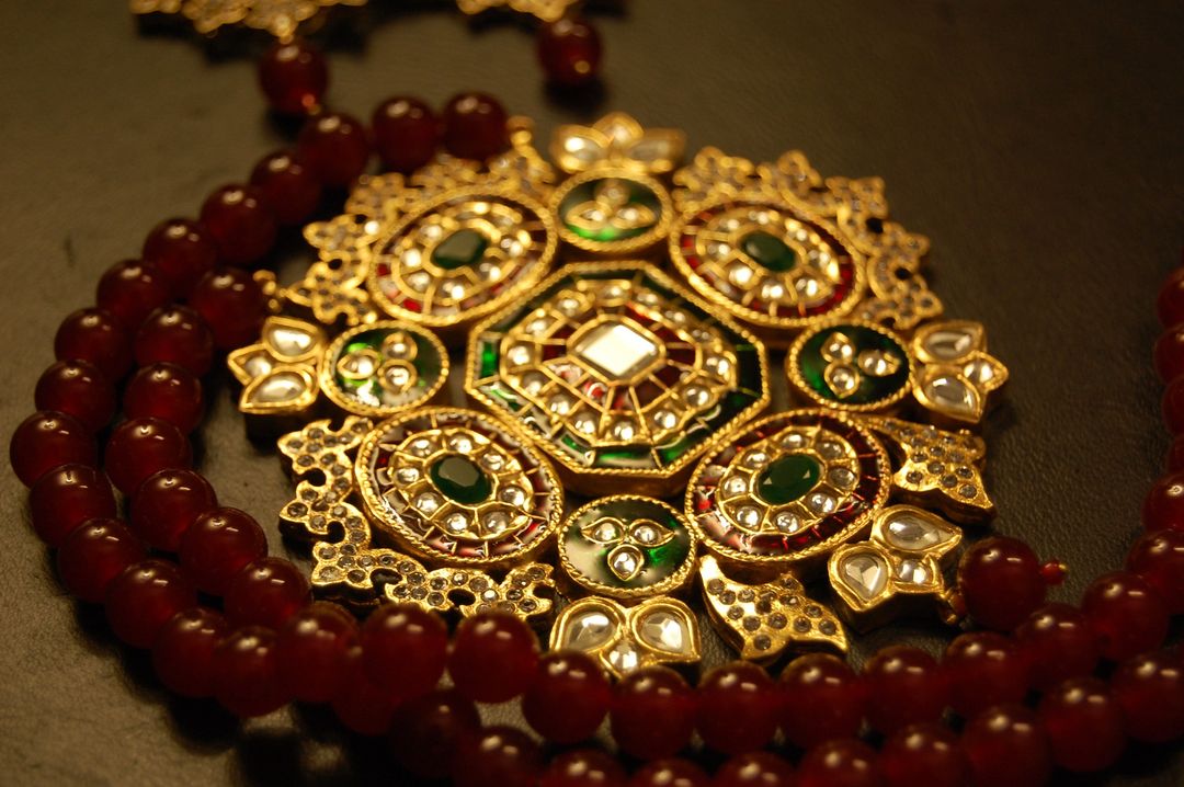 TRADITIONAL MEENA & KUNDAN MALA SET IN RED & GREEN