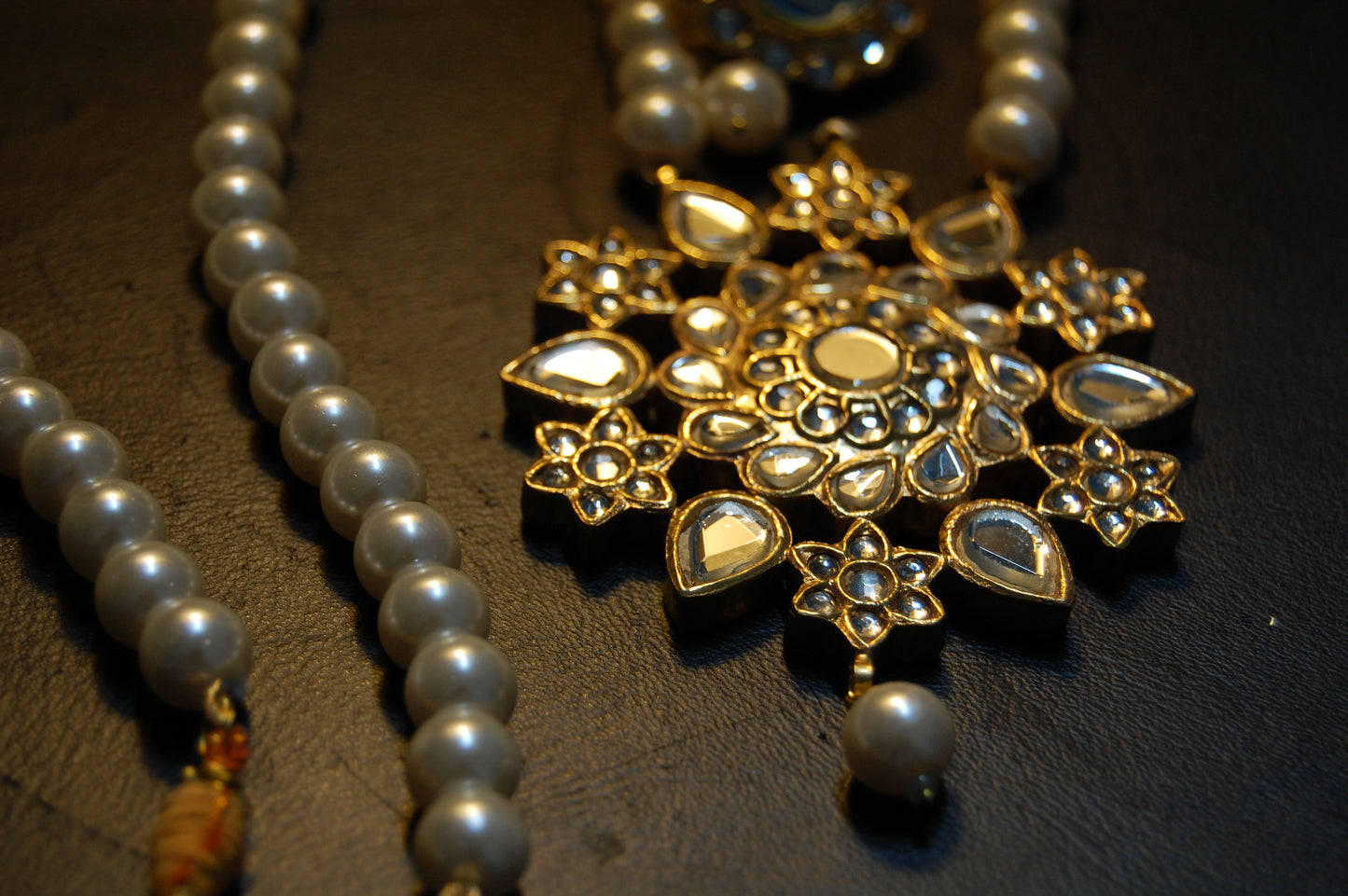 KUNDAN & PEARL MALA SET