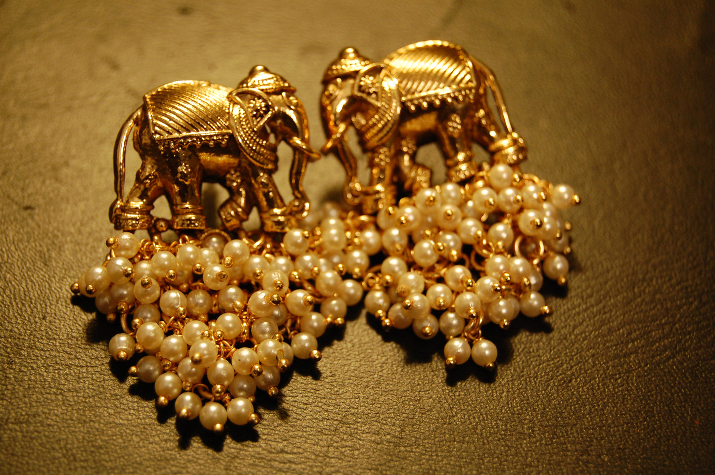 ELEPHANT PEARL EARRINGS