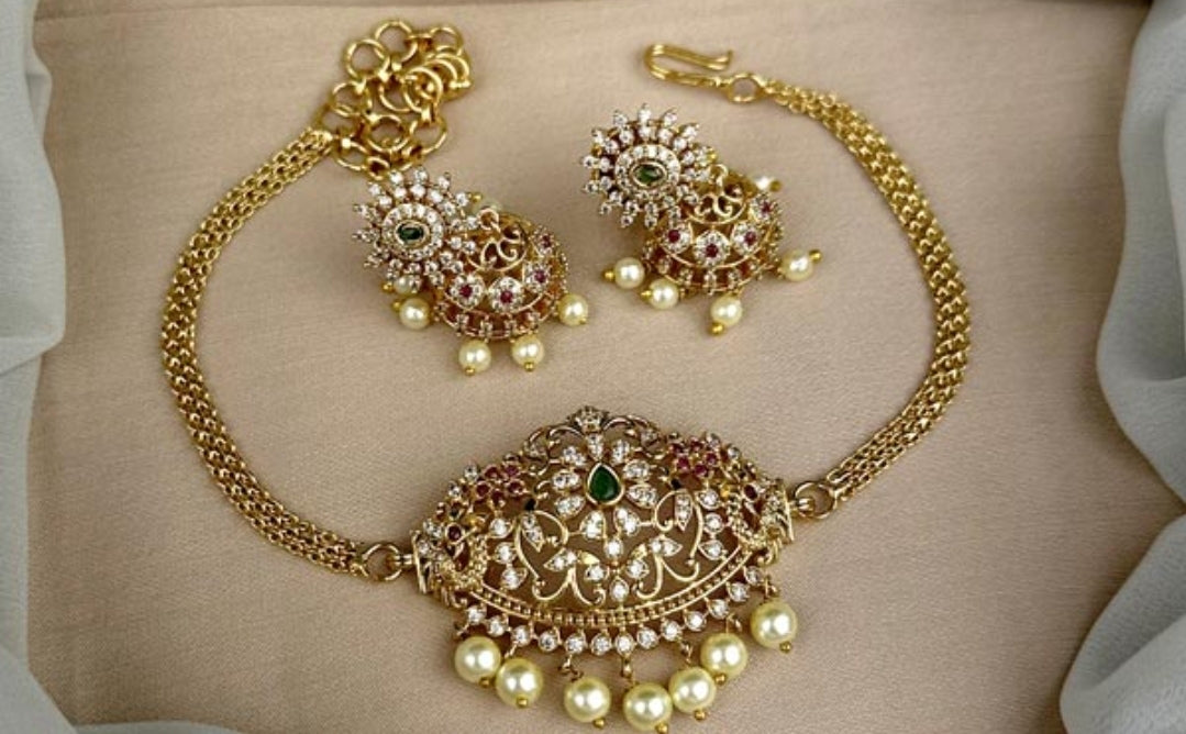 ELEGANT SOUTH INDIAN NECKLACE SET