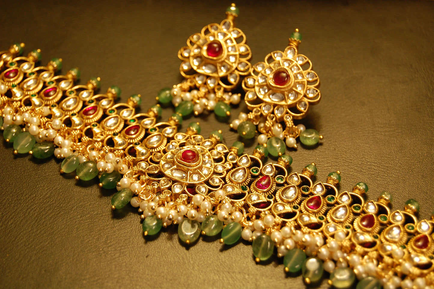GORGEOUS INDIAN KUNDAN & MULTI STONE CHOKER SET
