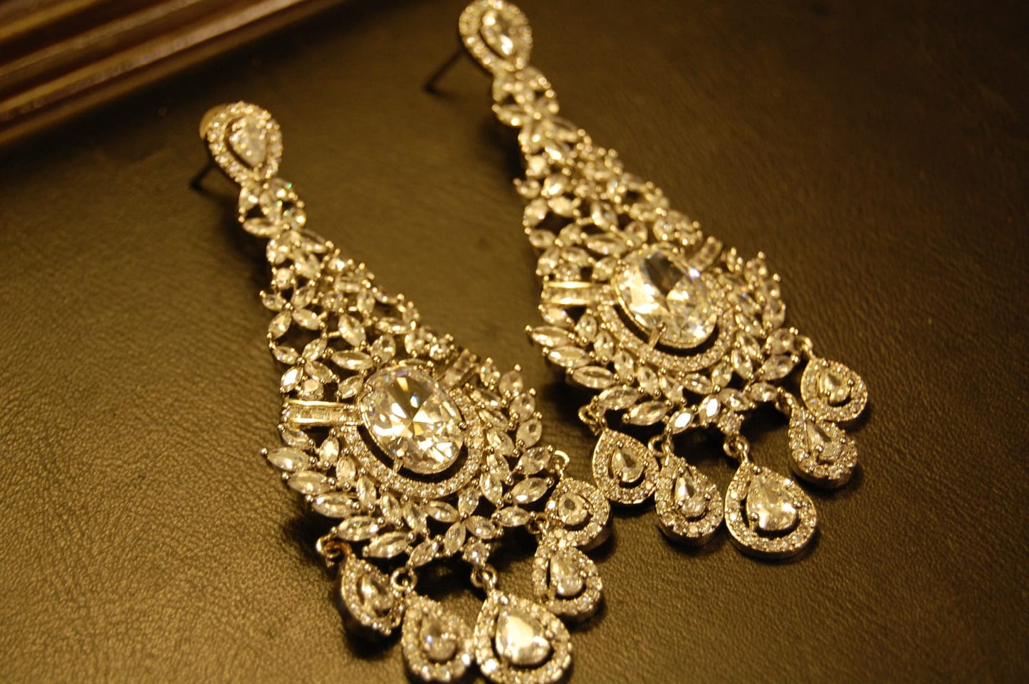 ELEGANT ZIRCON & EARRINGS