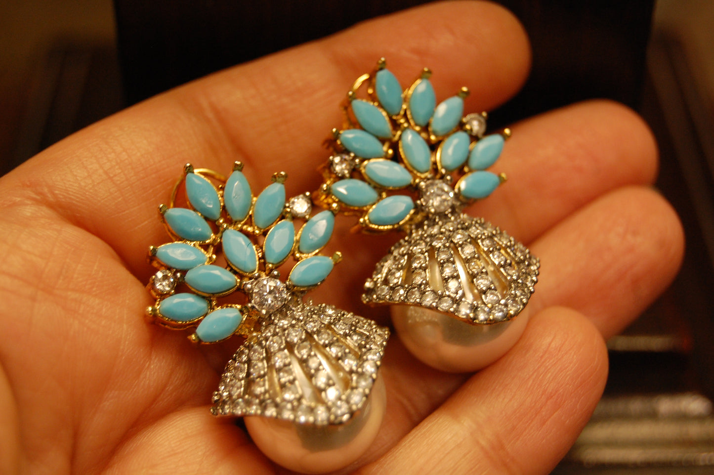 PEARL EARRINGS WITH FEROZY STONES