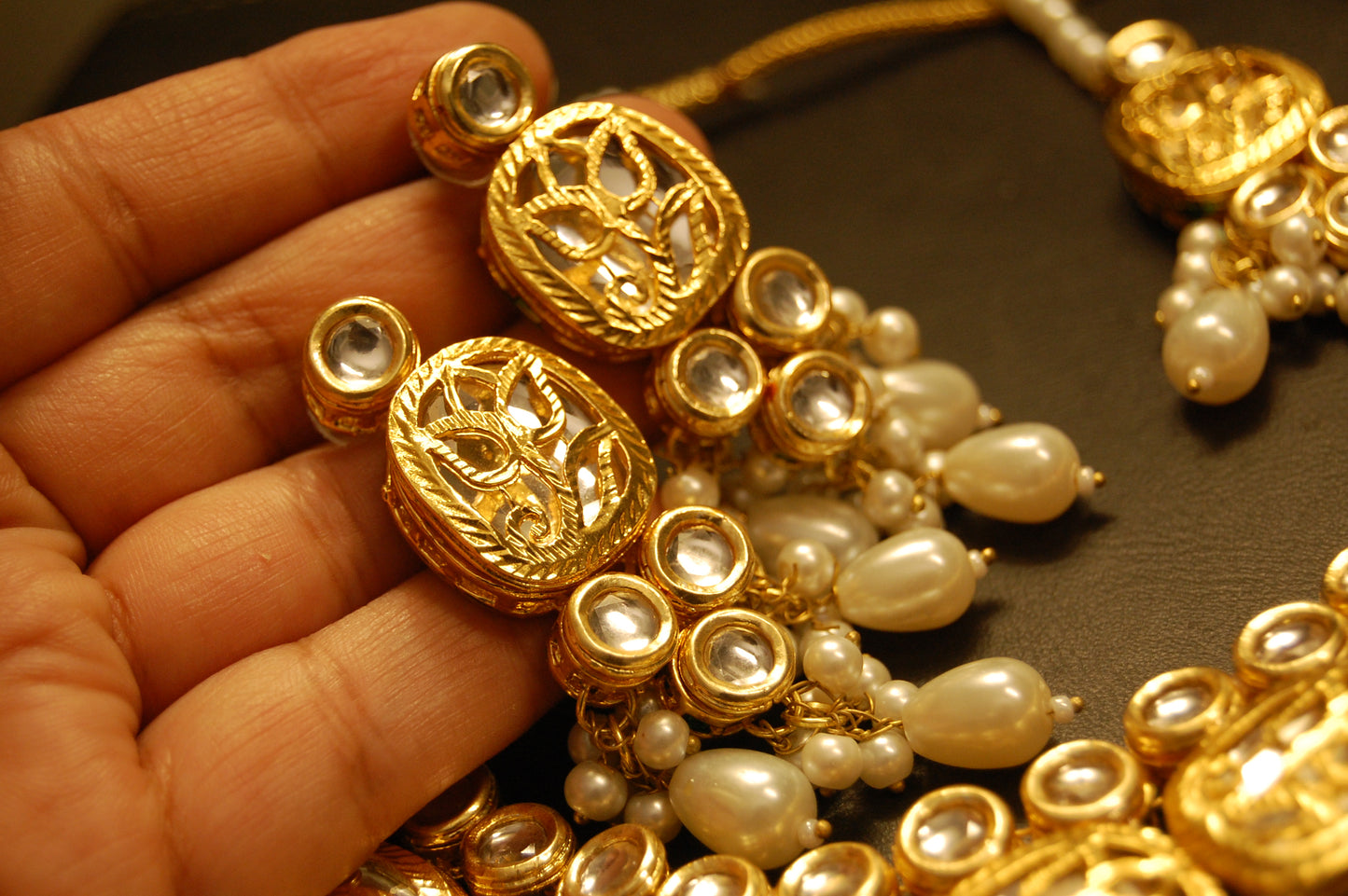 KUNDAN GULUBAND SET WITH PEARLS