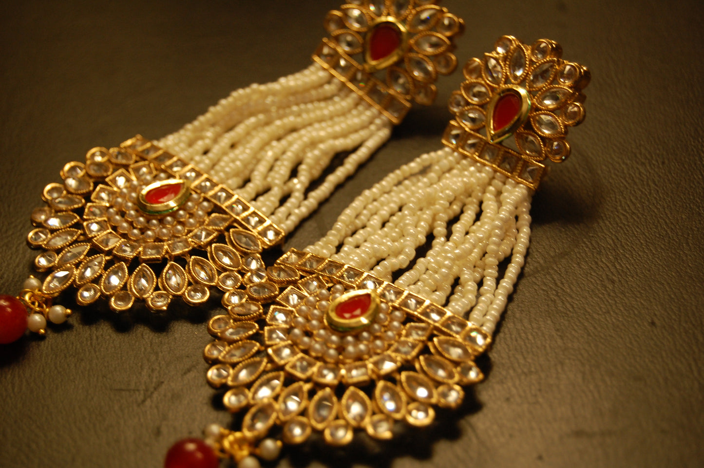 JHOOMAR STYLE EARRINGS IN KUNDAN & PEARLS & RED