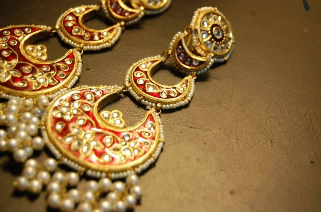 LONG KUNDAN & RED MEENA EARRINGS