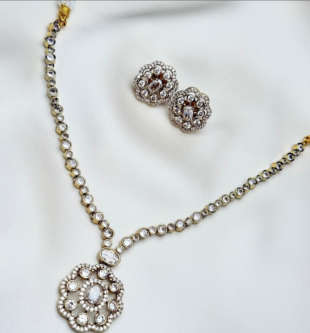 DELICATE ZIRCON NECKLACE SET