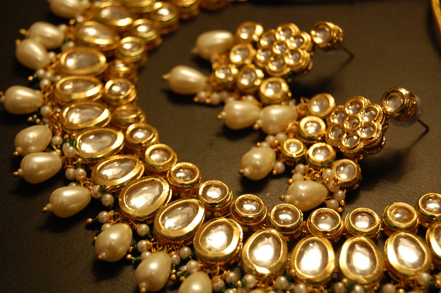 ELEGANT KUNDAN & PEARL SET