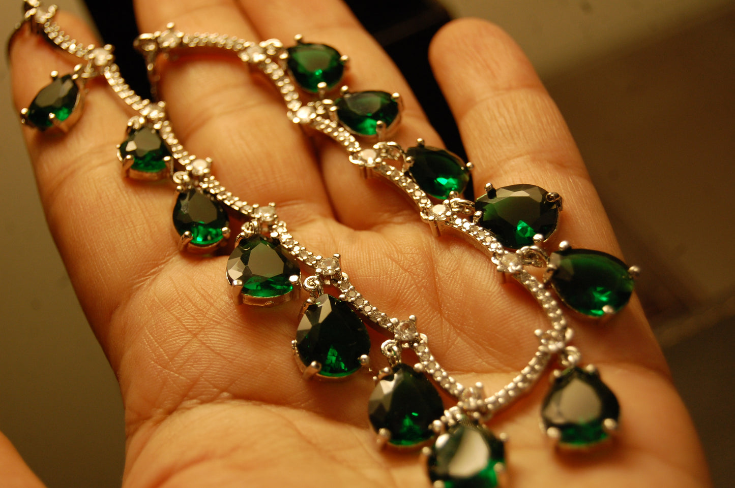 ELEGANT AMERICAN DIAMOND SET WITH EMERALD GREEN