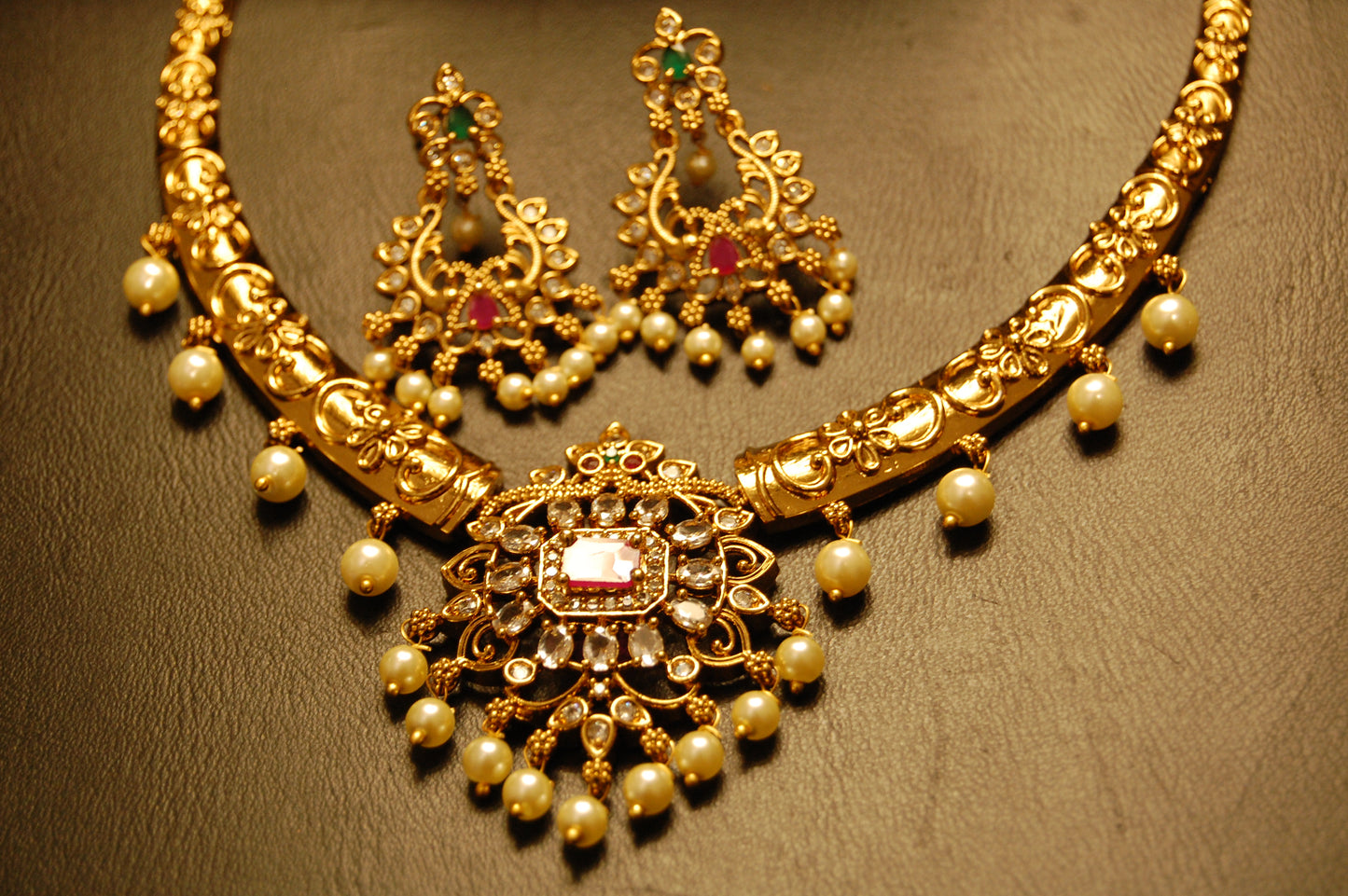 SOUTH INDIAN NECKLACE SET IN RED