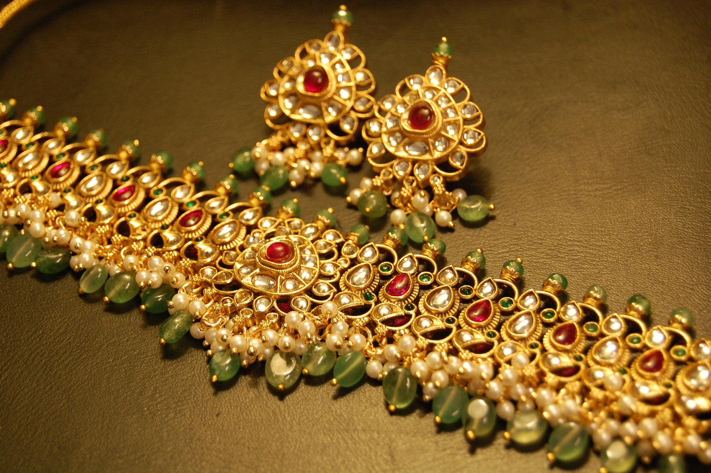 GORGEOUS INDIAN KUNDAN & MULTI STONE CHOKER SET