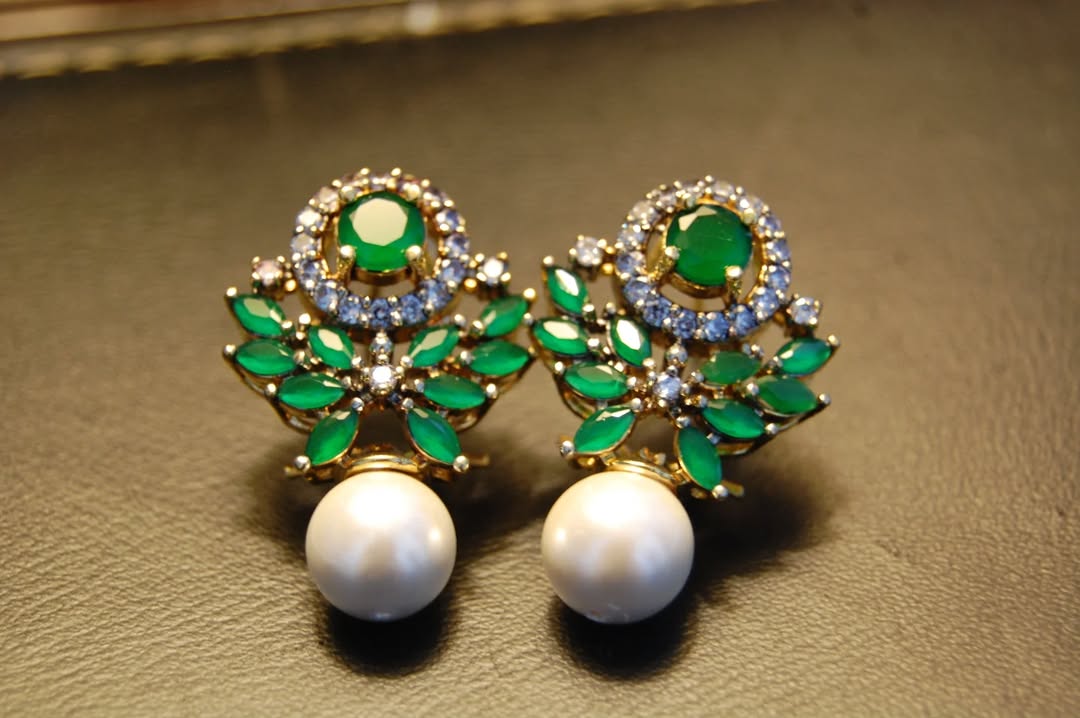 GREEN PEARL & ZIRCON EARRINGS