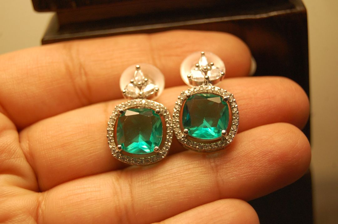 ELEGANT ZIRCON & GREEN EARRINGS